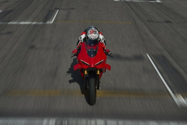 Ducati Panigale V4 2025 sortie 10 octobre 2024 {JPEG}