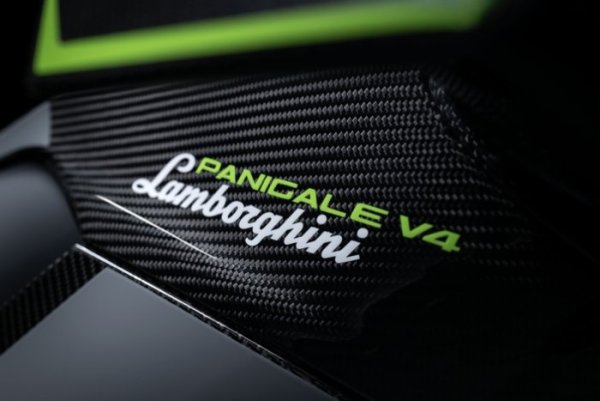 Panigale V4 Lamborghini {JPEG}