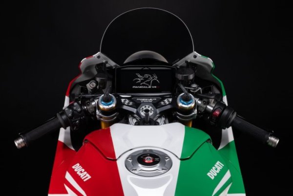 Ducati Panigale V4 Tricolore {JPEG}