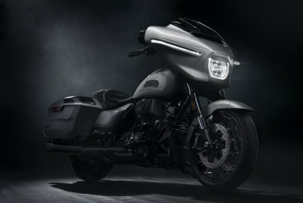 Harley-Davidson CVO Street Glide 2023 {JPEG}