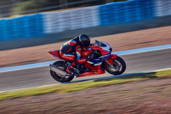 Honda CBR1000RR-R Fireblade 2024 {JPEG}