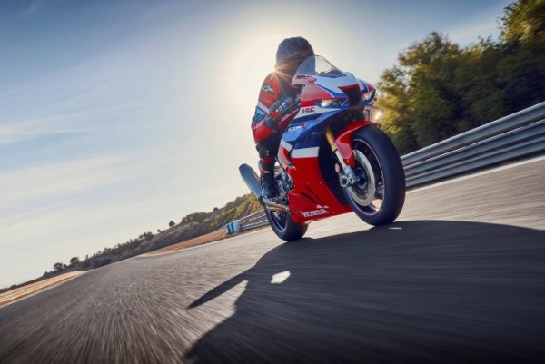 Honda CBR1000RR-R Fireblade 2024 {JPEG}