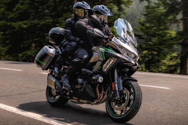 Kawasaki Versys 1100 cm3 2025 {JPEG}