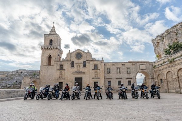 Moto Guzzi Experience 2021 voyage {JPEG}