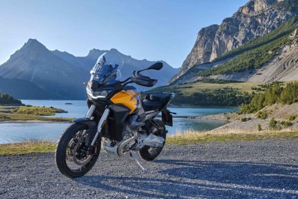 Moto Guzzi Stelvio 2024 {JPEG}