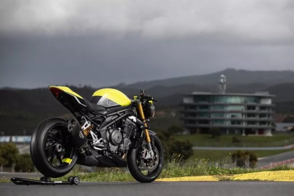 Triumph Speed Triple 1200 RX {JPEG}