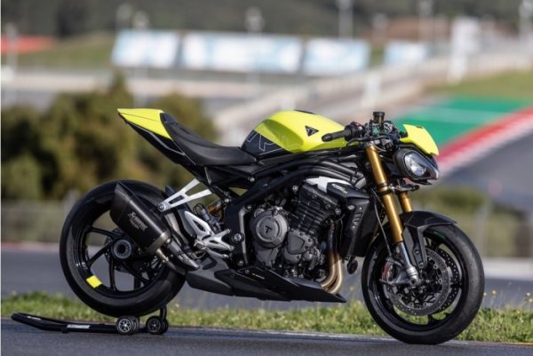 Triumph Speed Triple 1200 RX {JPEG}