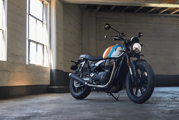 Triumph présente sa Speed Twin 900 2025