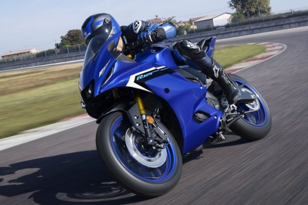 Yamaha R125 2025 {JPEG}