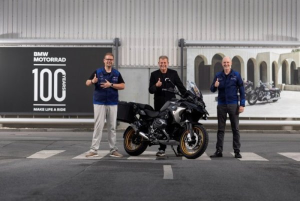 BWM R 1300 GS {JPEG}