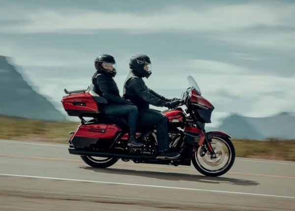 Harley-Davidson Street Glide Ultra 2025 {JPEG}