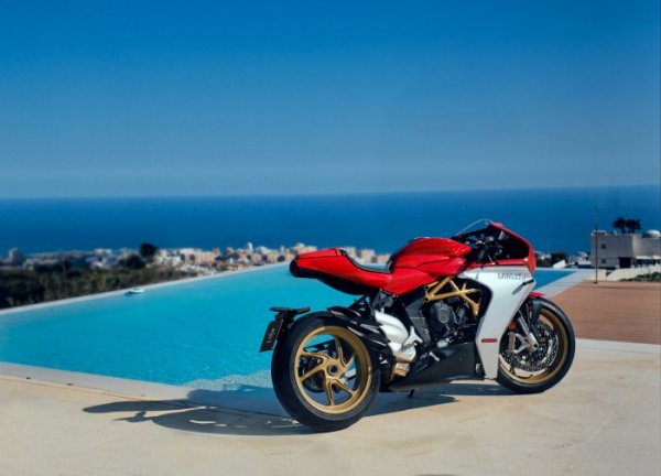 mv agusta superveloce 2021 piscine {JPEG}