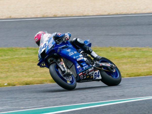 Yamaha R9 GMT94 {JPEG}