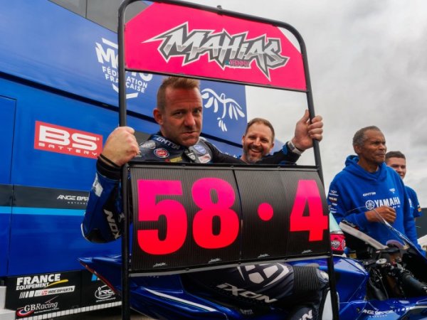 Nouveau record sur le circuit Carole par Lucas Mahias du GMT94 {JPEG}