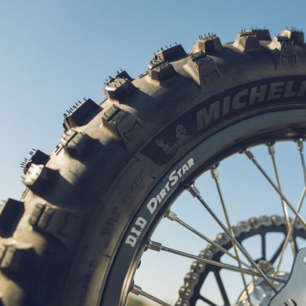 enduros Triumph TF-250-E et TF-450-E 2025 michelin {JPEG}